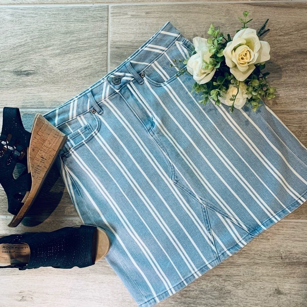 Loft Women’s Lightwash Denim Striped Shift Mini Skirt Size 2